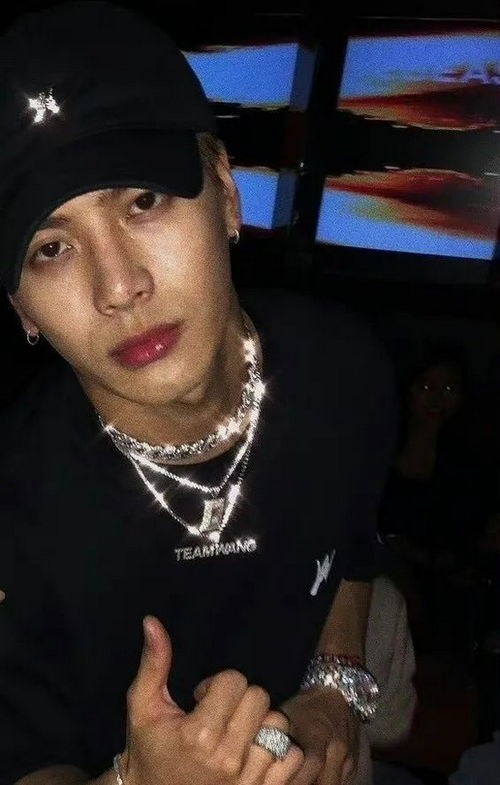  潮男摘下口罩瞬间被分手下头嘴巴好看才是王道