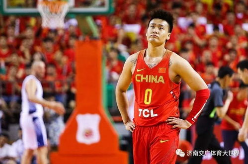  王哲林184方硕12分男篮红队末节崩负澳大利亚