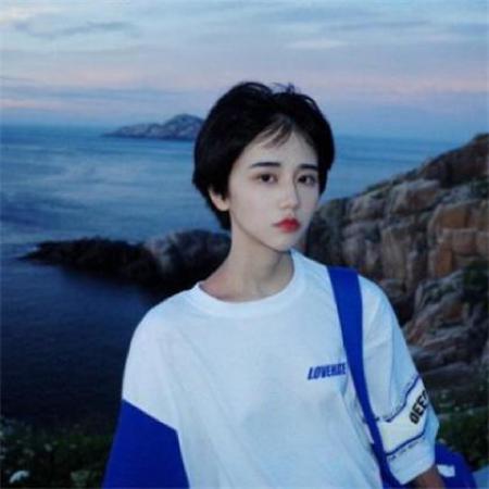头像女生唯美可爱短发