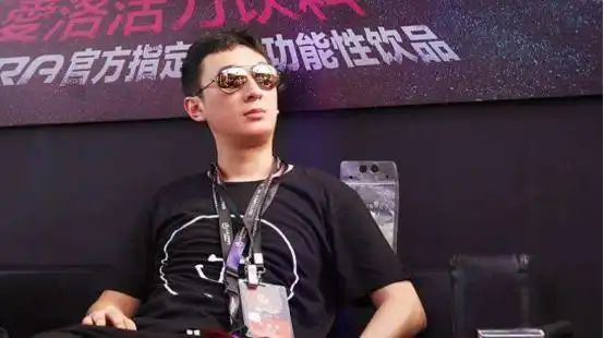  王思聪表情包走红后,捣蒜器还不是最过分的,看到这网友都不能忍