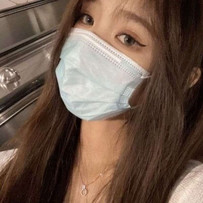  预防疫情的戴口罩文案女头像