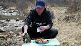  啥家庭呀骑个二八没前轮,就这条件还顿顿都吃肉,傻人有傻福