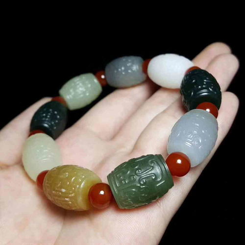  和田玉桶珠的寓意与象征哪个更胜一筹