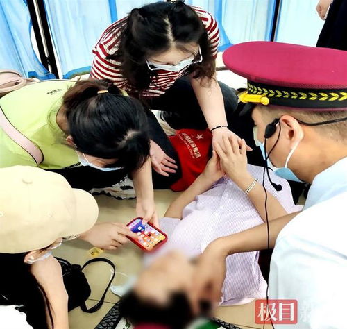  女子晕倒后在手心写下甲字,旁人秒懂去买脉动