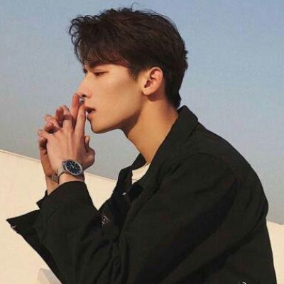  2022文艺清新范超酷的男头希望在奔赴未来的路上