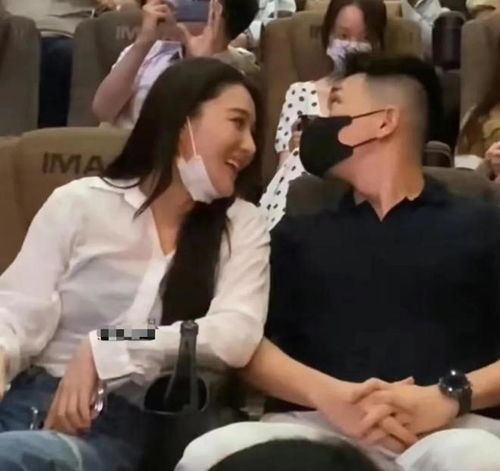  张馨予西藏为母亲庆生,57岁张妈妈穿泳装身材火辣,年轻时太美了