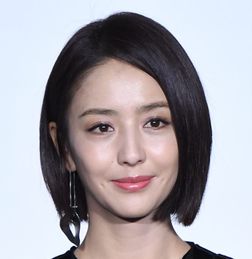  重金属耳环如何搭配才好看来看看女明星们的示范