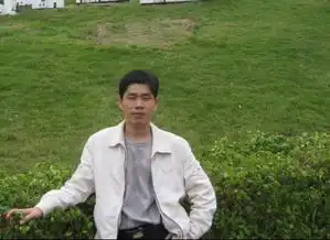  谁能帮我把这张图片制作成qq表情,而且要恶搞的,要十张不一样的,如果制作的好的话,我q1003043514可以送你10qb