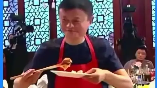  马云请医护吃火锅,当马云夹起臭鳜鱼时,他的表情瞬间亮了