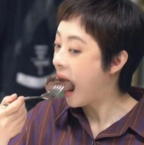  孙俪吃牛排被邓超偷拍,端庄的形象就这么毁掉了,网友超哥惨了