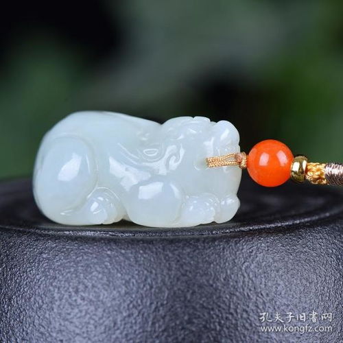  和田玉中的貔貅寓意双倍招财的守护神