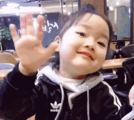  把这么萌的娃养成行走的表情包,这真的是亲妈吗
