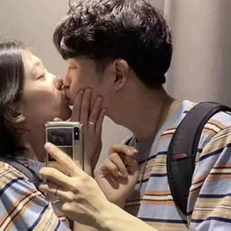  情侣头像善解人意是什么委屈我自己让你开心吗