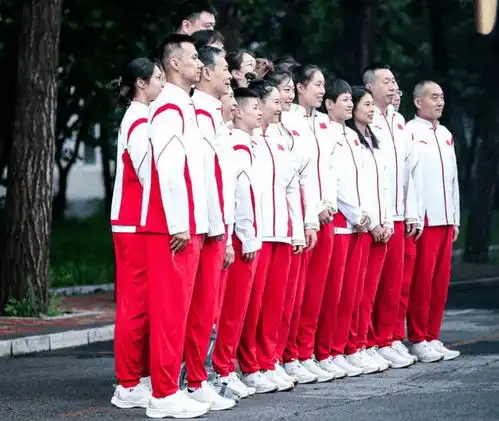  姚明抢镜女篮,胖了五圈了哈哈大笑成新的表情包,网友扎心调侃