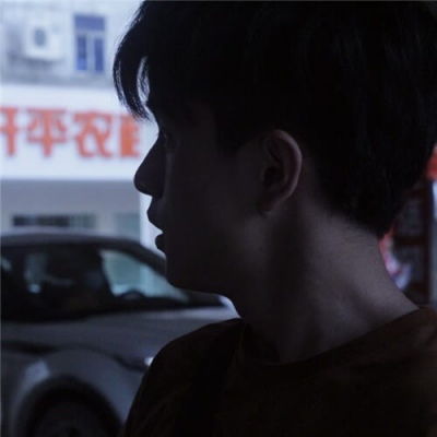 高冷男生头像真人侧脸