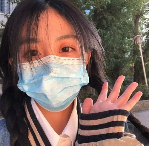  带神秘感的口罩女生头像