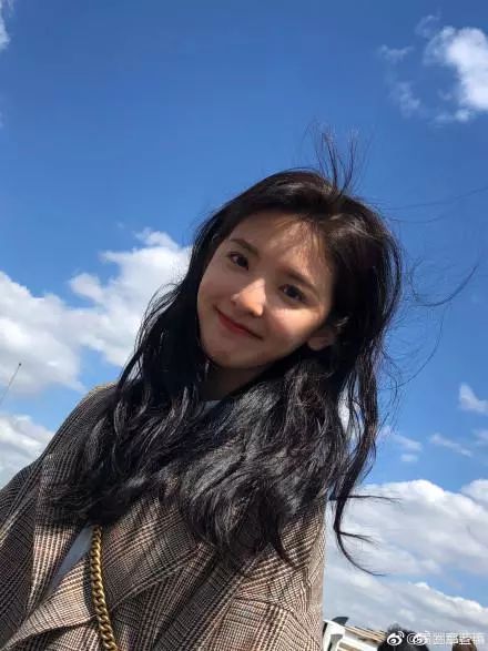  被王思聪关注又取关,这位小姐姐颜值真的有吹的那么高吗