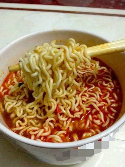 泡面的危害表情包方便面