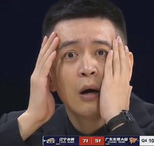  杨鸣表情包撞脸世界名画相似度90,裁判误判造就cba经典场面