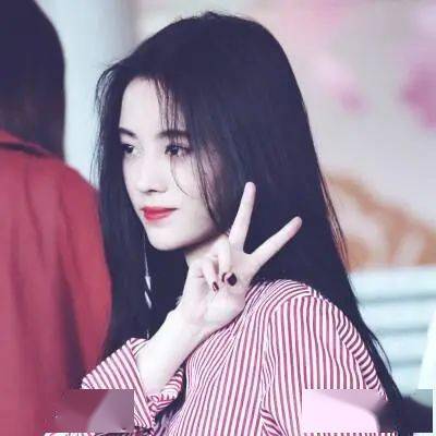  鞠婧祎又翻车了被质疑为显脸小故意定制大口罩,网友四千年一遇的作精
