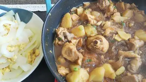  土豆豆角炖鸡腿,在搭配点香菇和粉条子,可好吃了