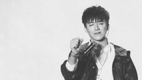  抖音网红摩登兄弟直播被人锤,千万粉丝怒了,网友难道不该被打吗