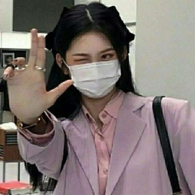  预防疫情的戴口罩文案女头像