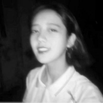  男生有时是不懂女生的忧伤,黑白女生头像伤感侧面头像