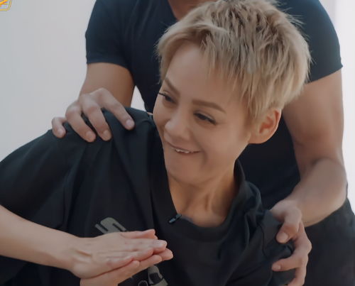  宁静挑战高难度瑜伽,意外扭曲成一堆表情包,瑜伽老师这话太洗脑