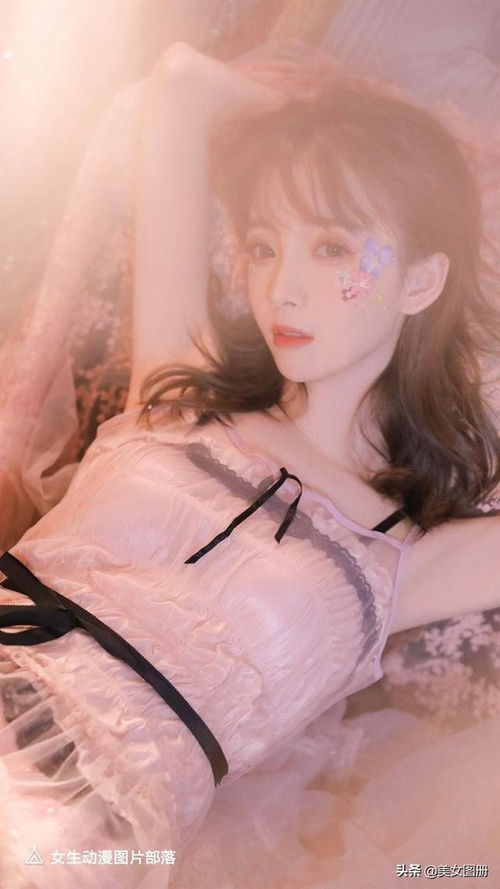  女大学生艺术写真曝光,网友穷人的女神,富人的精盆