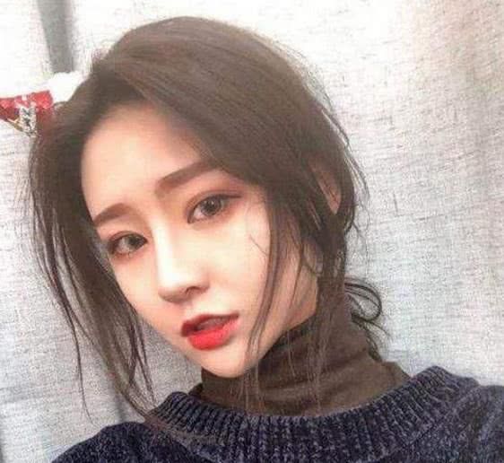  抖音换衣门风波后,又一小女孩录入妈妈换衣服,网友疯狂转发