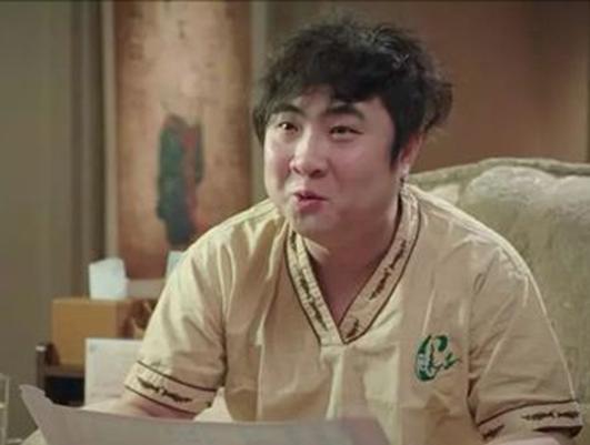  乔杉北漂落魄时日薪仅80元,女友摆地摊养他,成名后给岳父母买房