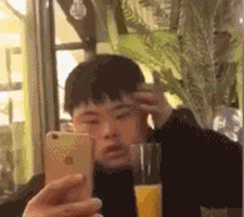 向大佬低头表情包gif甲