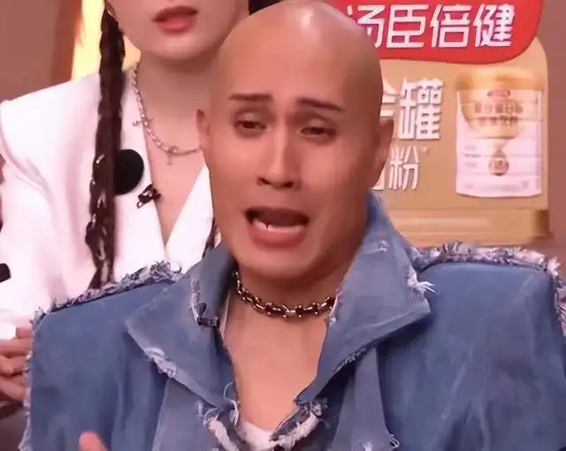  比黄宣表情包还上头的,是他活人大变披萨