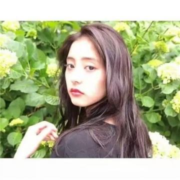  2020上下白边女生头像清新唯美心里有旧爱的男人碰不得