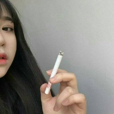  社会头像女生霸气吸烟高冷范女生头像图片大全