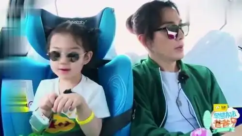  表情包界的新星即将诞生,古灵精怪的戚薇女儿太搞笑