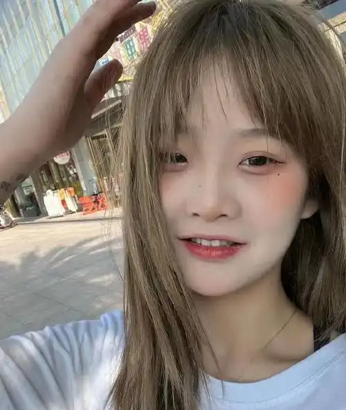  女网红笑称甘肃地震和我有什么关系,其身份被扒,一巧合大快人心