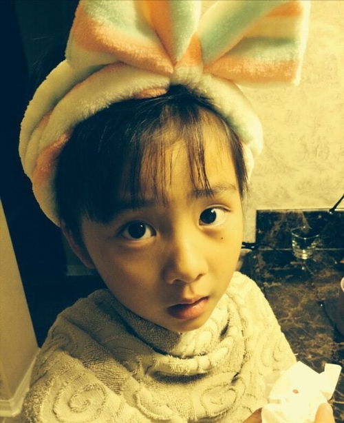  多多16岁生日晒自拍,涂亮片眼影戴耳环显成熟,黄磊孙莉深情表白