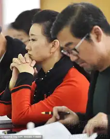  宋祖英也出表情包了两会上仰面大笑