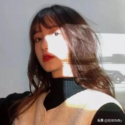  热评毕业后偶遇同桌,想打个招呼就离开,她闺蜜围着不让我走