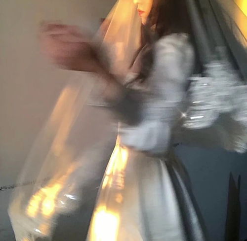  氛围感十足高糊女生头像