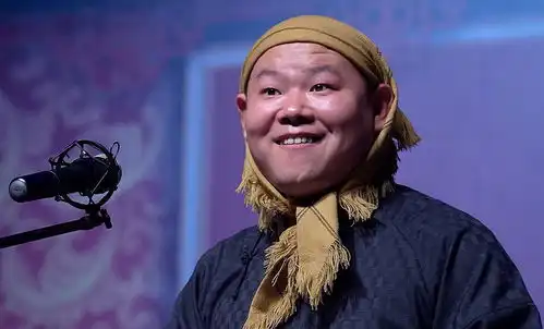  岳云鹏个人账号秀才艺,做皮包炒菜样样精通,原来是个全能人才