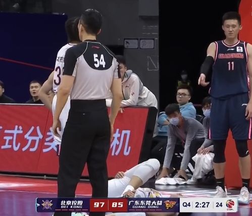  赵睿砸球吃t,阿联违体8星广东惨败北控,马布里大笑杜锋面无表情