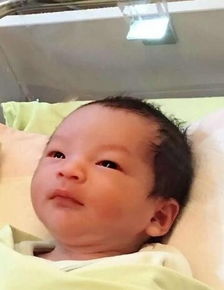  大s儿子满月萌照曝光满月baby怎护理