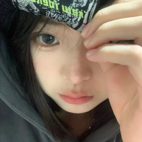  手拿把掐的女生头像