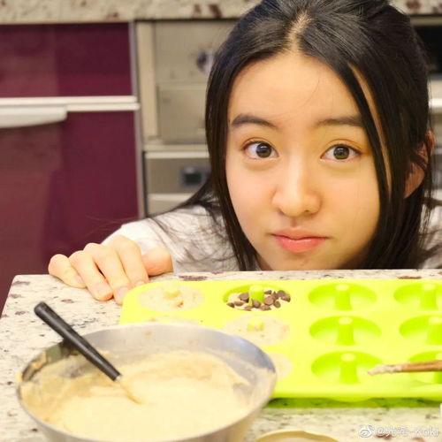  老爸掌镜木村拓哉为两位女儿拍照