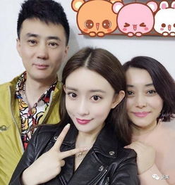  星妈颜值pk,郑爽妈妈身材好,张予曦妈妈网红风