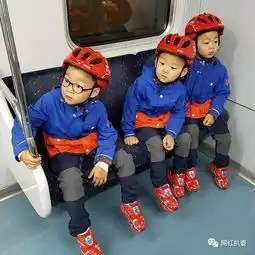  活在表情包里的三胞胎长成长腿欧巴啦躲得过宋仲基躲不过宋民国啊