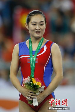  体操世锦赛女子高低杠决赛中国选手摘金夺银